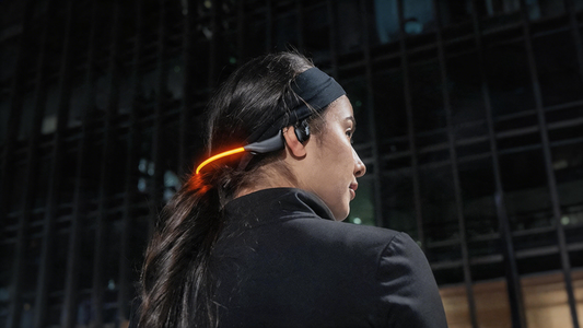 Smart Wireless Earbuds vs Earhook Headphones: Finding Your Perfect Fit